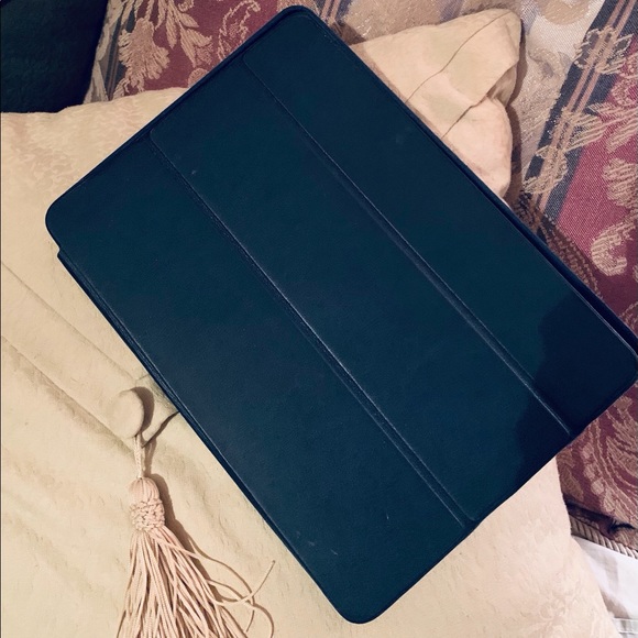 iPad Cover - Apple - Picture 1 of 12